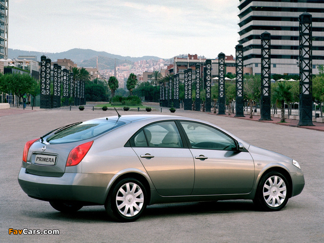Pictures of Nissan Primera Hatchback (P12) 2002–08 (640 x 480)
