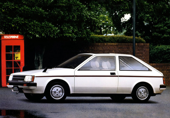 Photos of Nissan Pulsar 3-door (N12) 1982–86