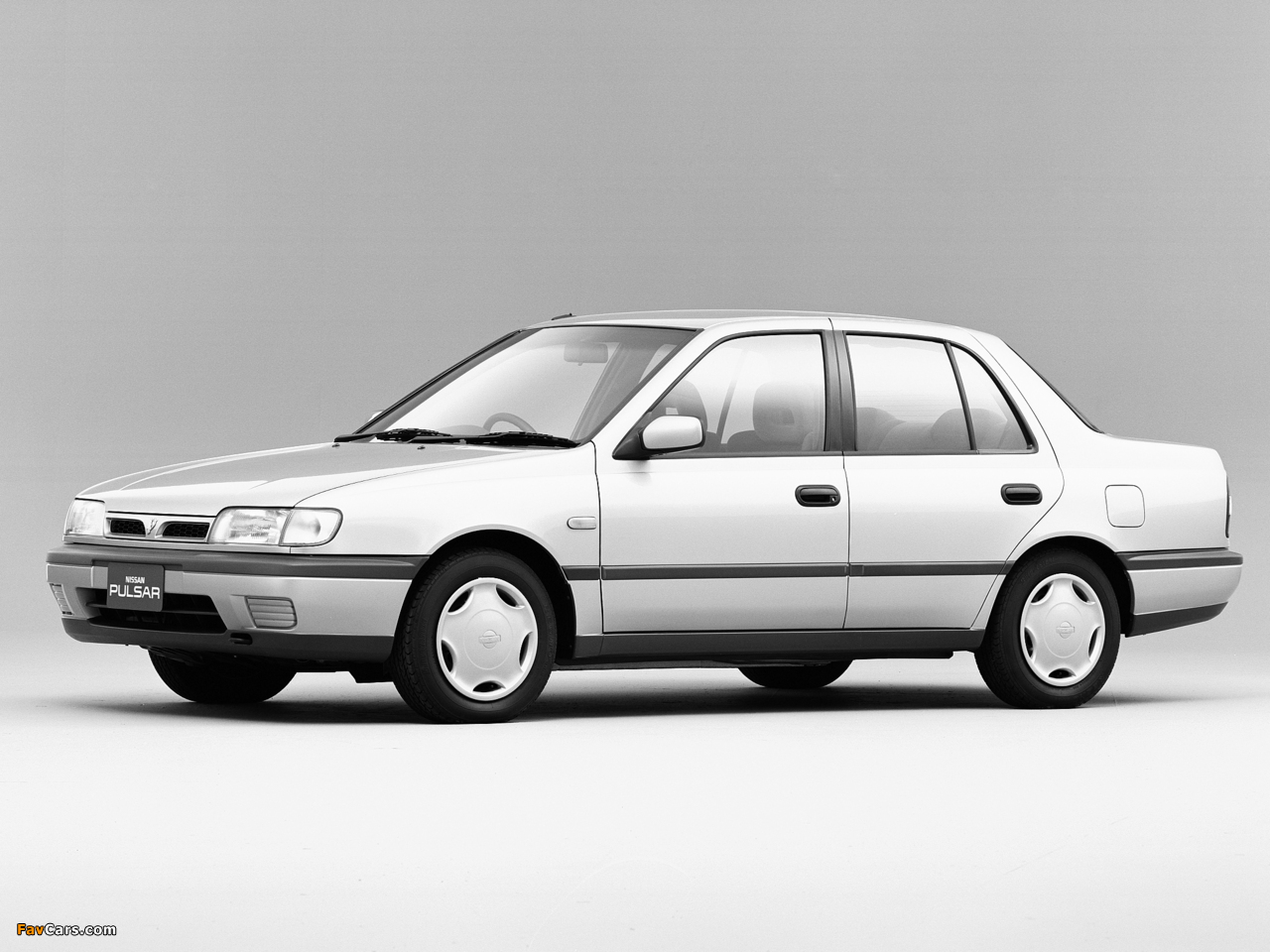 Photos of Nissan Pulsar Sedan (N14) 1990–95 (1280 x 960)