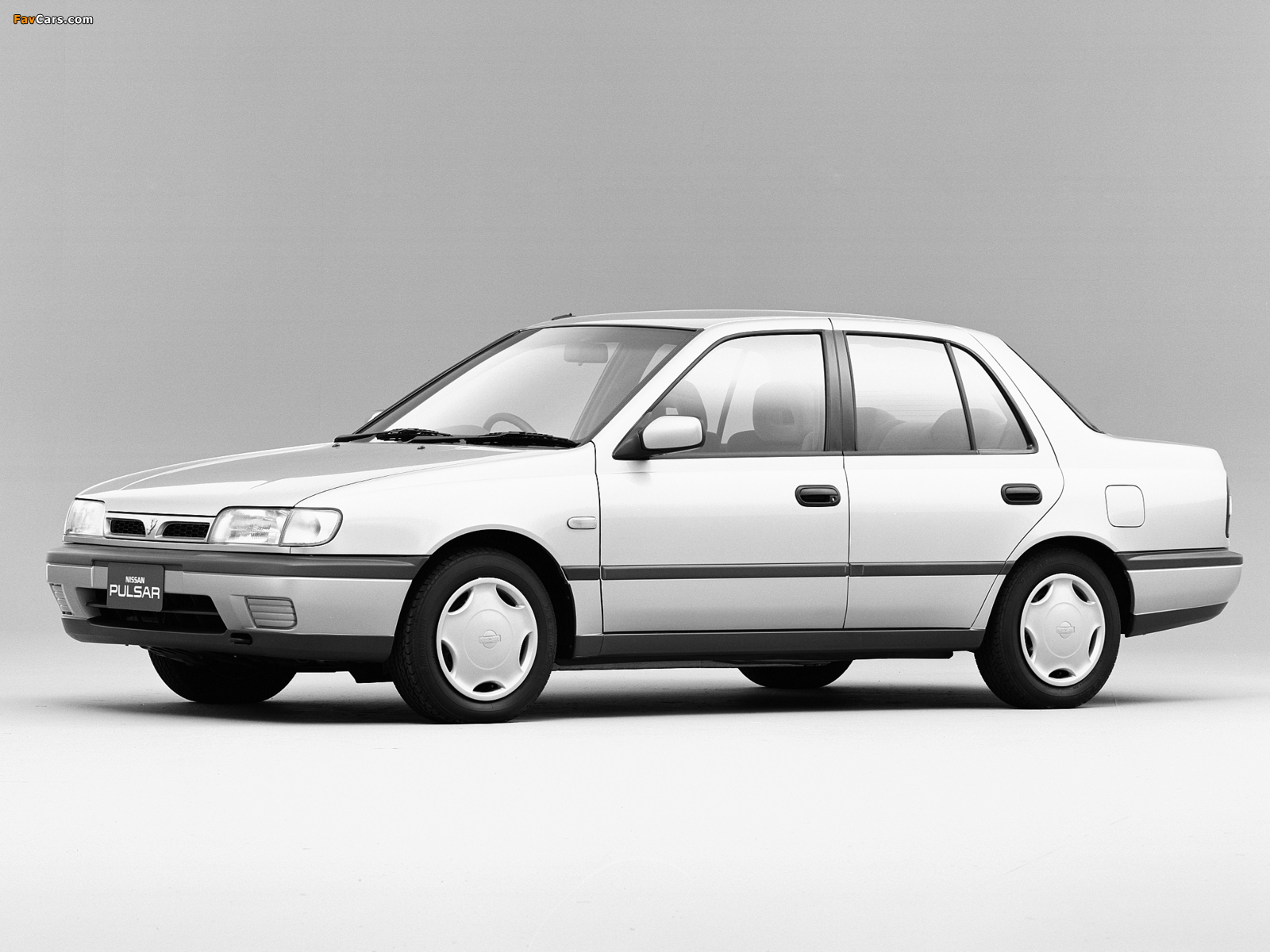 Photos of Nissan Pulsar Sedan (N14) 1990–95 (1600 x 1200)