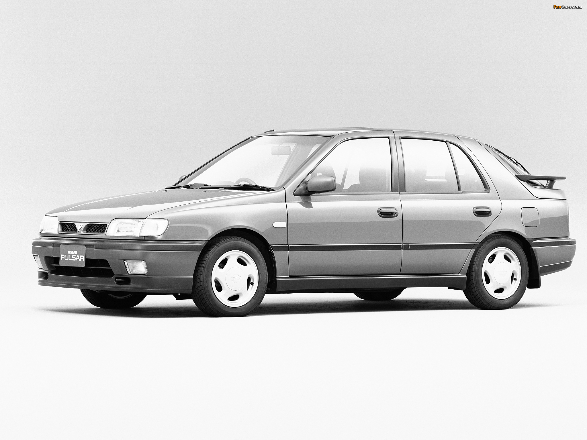 Photos of Nissan Pulsar 5-door (N14) 1990–95 (2048 x 1536)