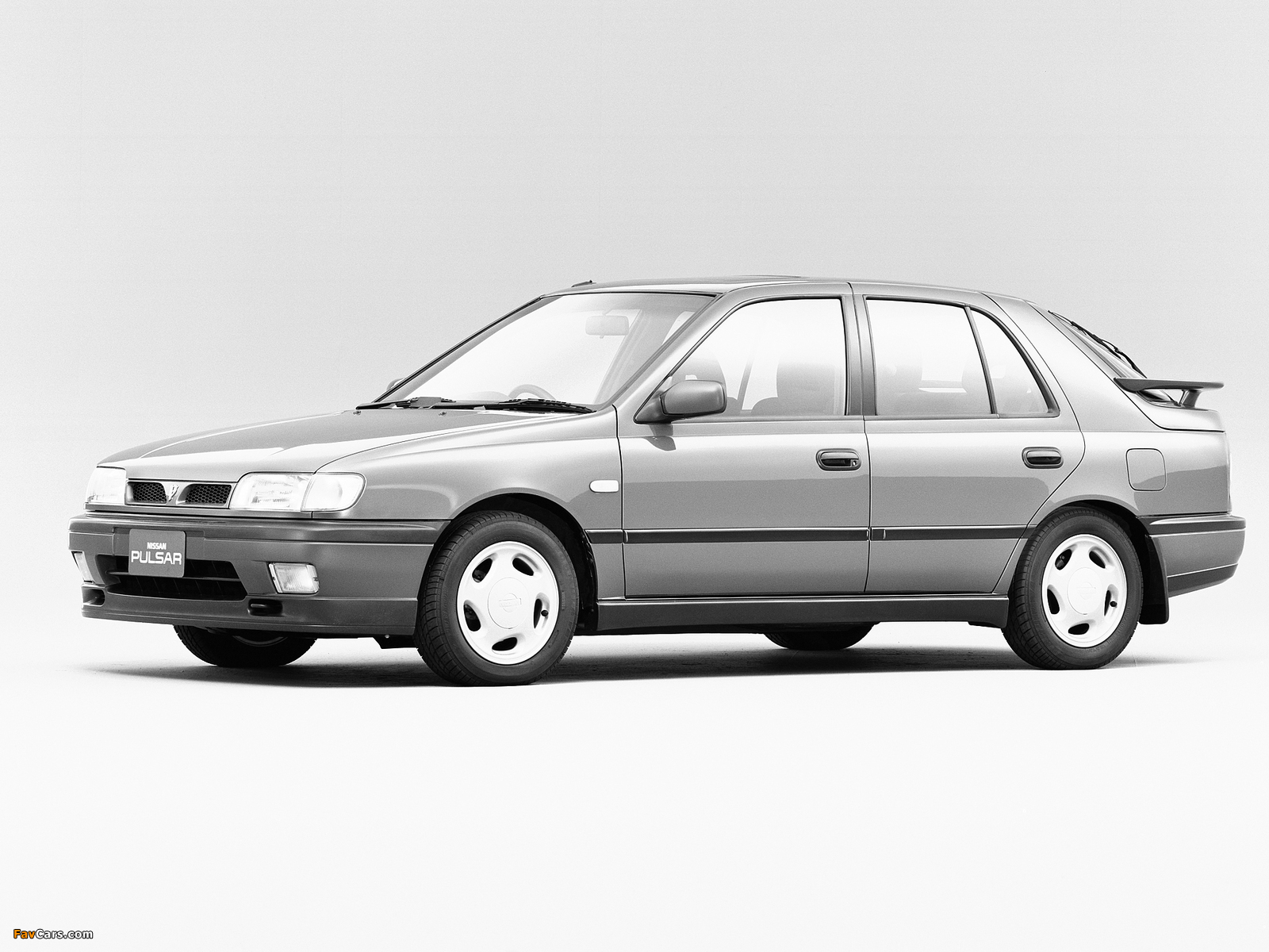 Photos of Nissan Pulsar 5-door (N14) 1990–95 (1600 x 1200)