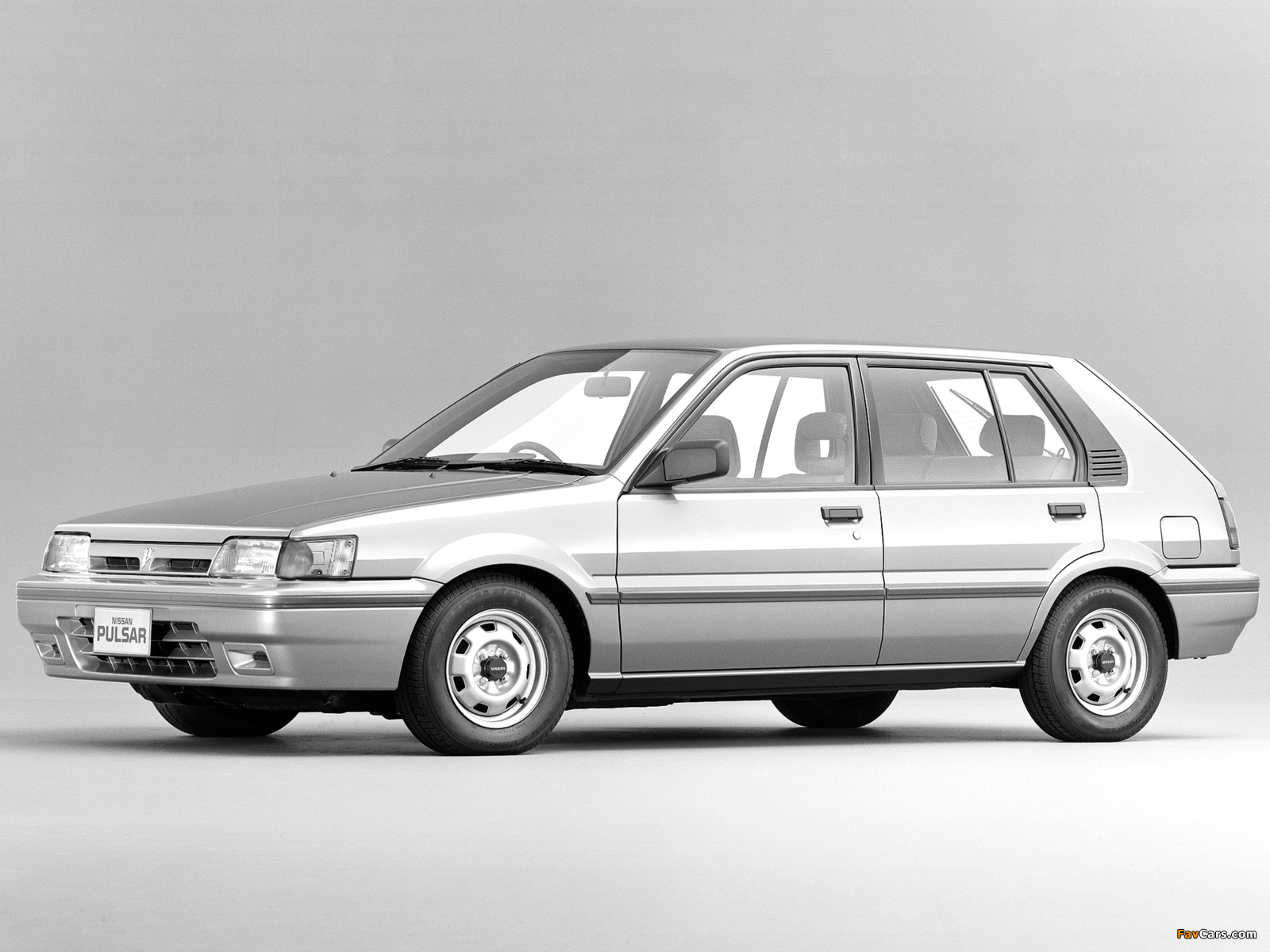 Pictures of Nissan Pulsar 5-door (N13) 1986–90 (1600 x 1200)