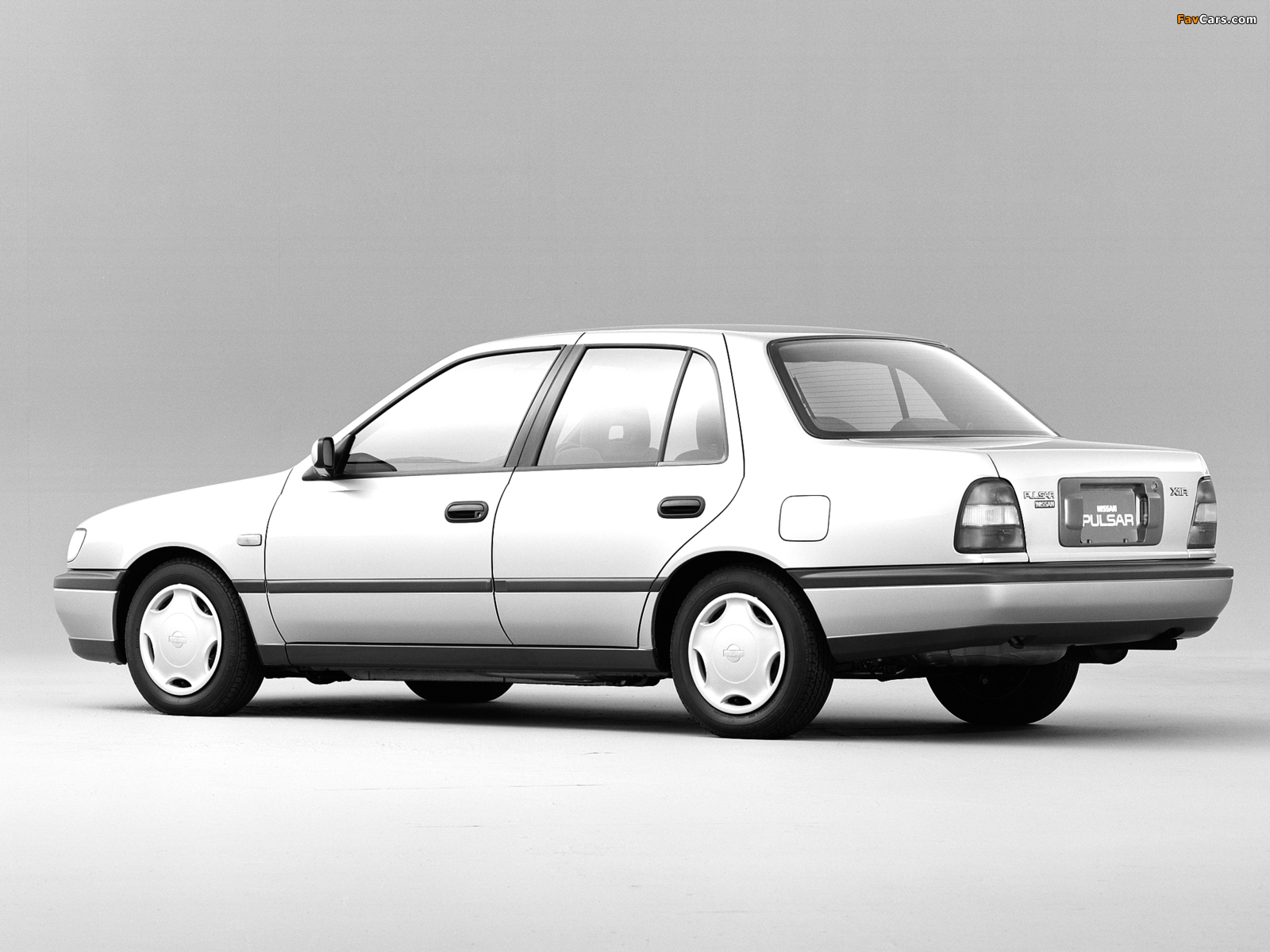 Pictures of Nissan Pulsar Sedan (N14) 1990–95 (1600 x 1200)