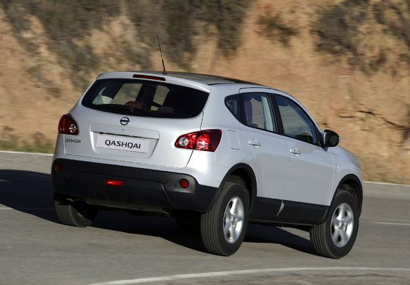 Nissan Qashqai 2WD 2007–09 pictures