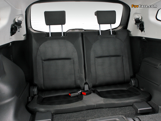 Photos of Nissan Qashqai+2 ZA-spec 2010 (640 x 480)