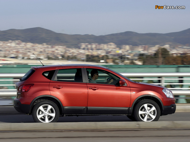 Pictures of Nissan Qashqai 4WD 2007–09 (640 x 480)