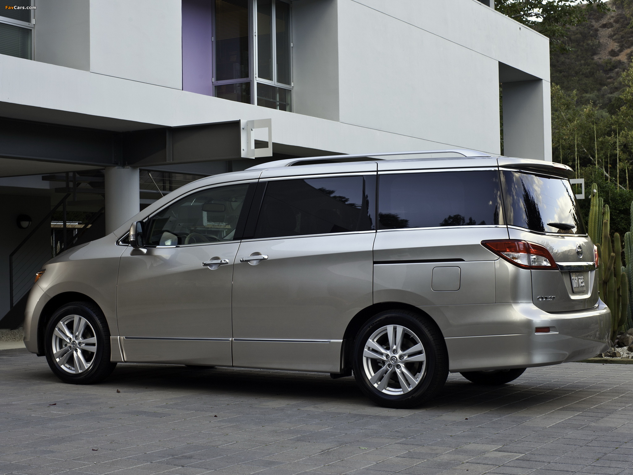 Images of Nissan Quest 2010 (2048 x 1536)