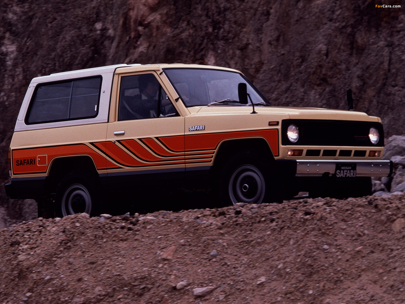 Photos of Nissan Safari Hard Top (160) 1980–85 (1600 x 1200)