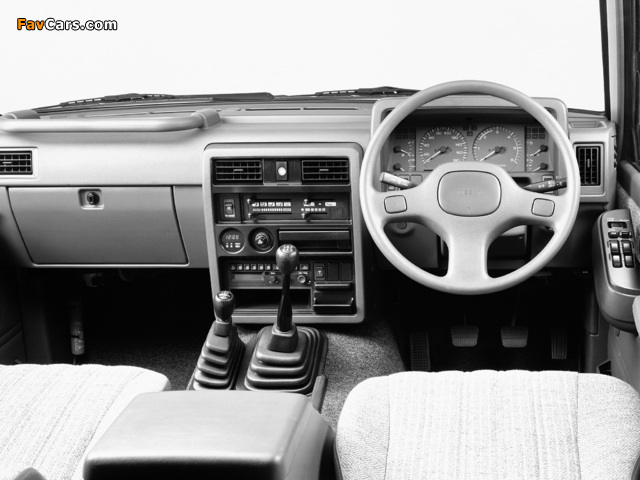 Photos of Nissan Safari 5-door (Y60) 1987–97 (640 x 480)