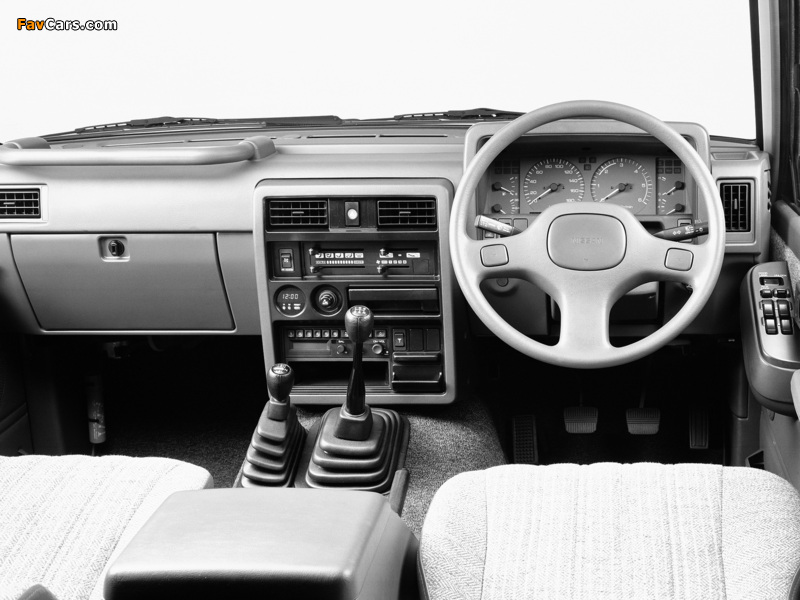 Photos of Nissan Safari 5-door (Y60) 1987–97 (800 x 600)