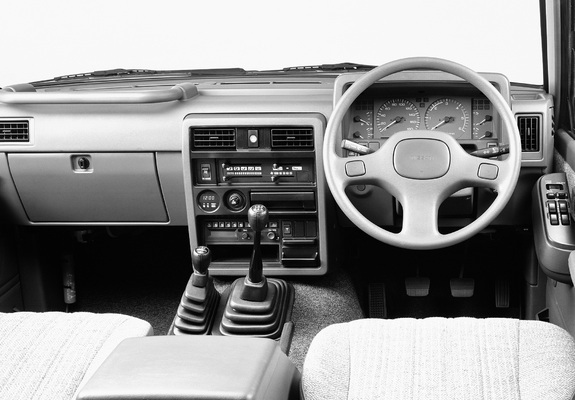 Photos of Nissan Safari 5-door (Y60) 1987–97