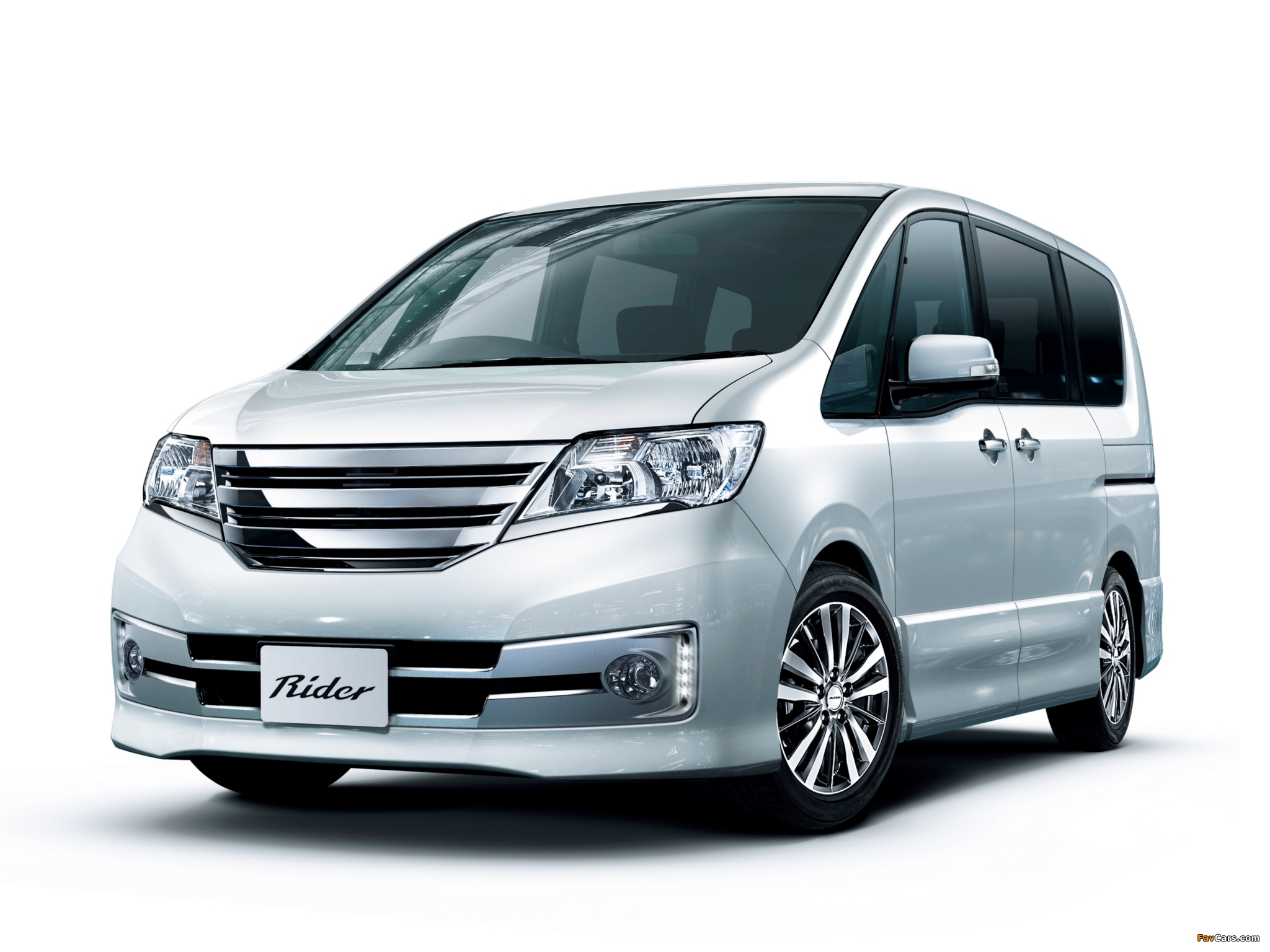 Images of Autech Nissan Serena Rider Perfomance Spec (C26) 2011 (2048 x 1536)