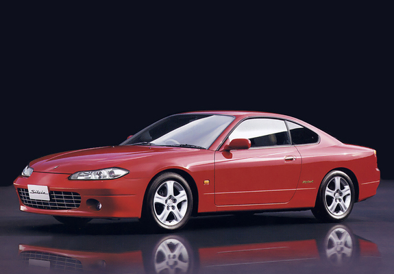 Nissan Silvia (S15) 1999–2002 photos