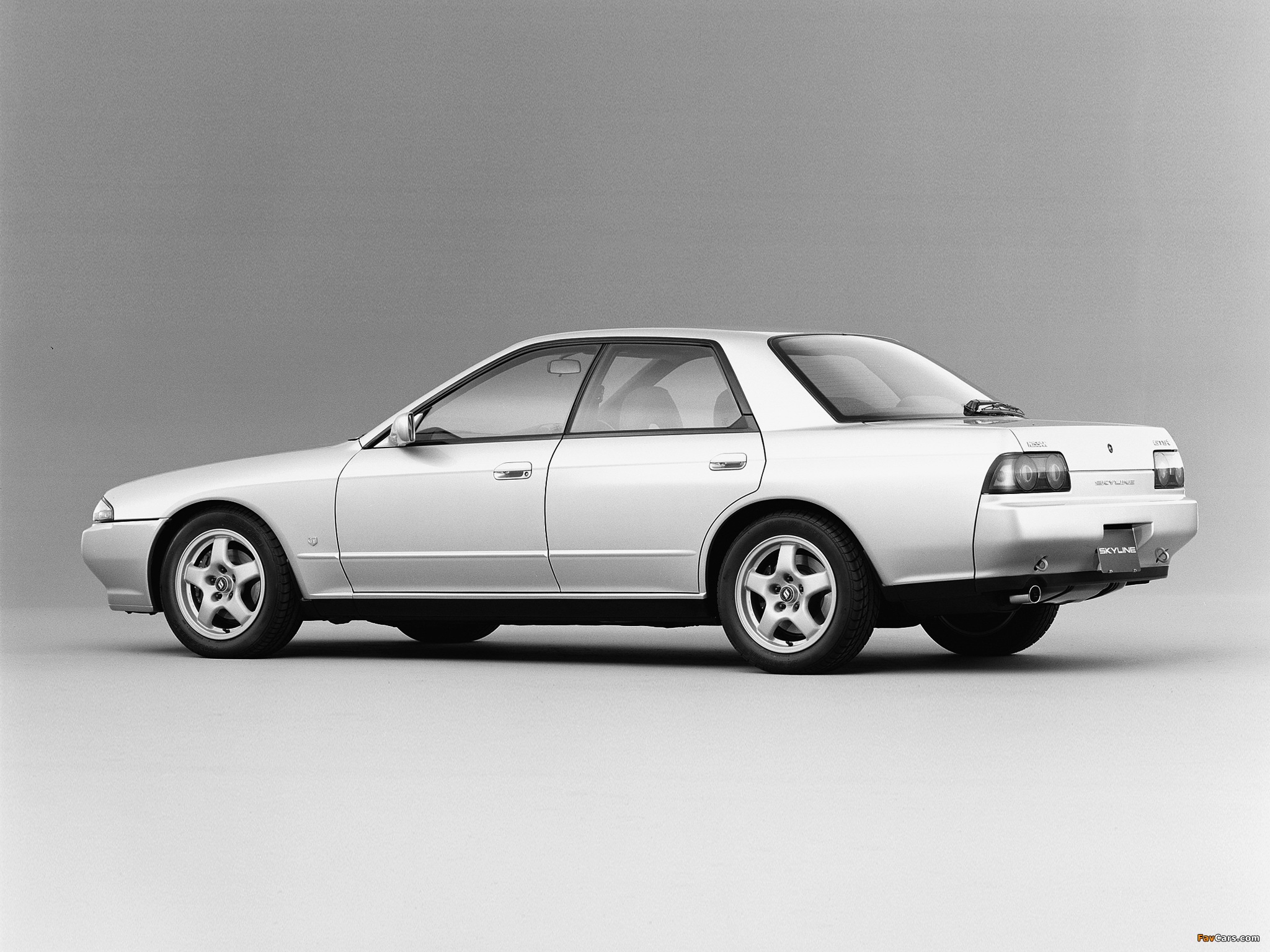 Images of Nissan Skyline GTS-T Sedan (HCR32) 1991–92 (2048 x 1536)