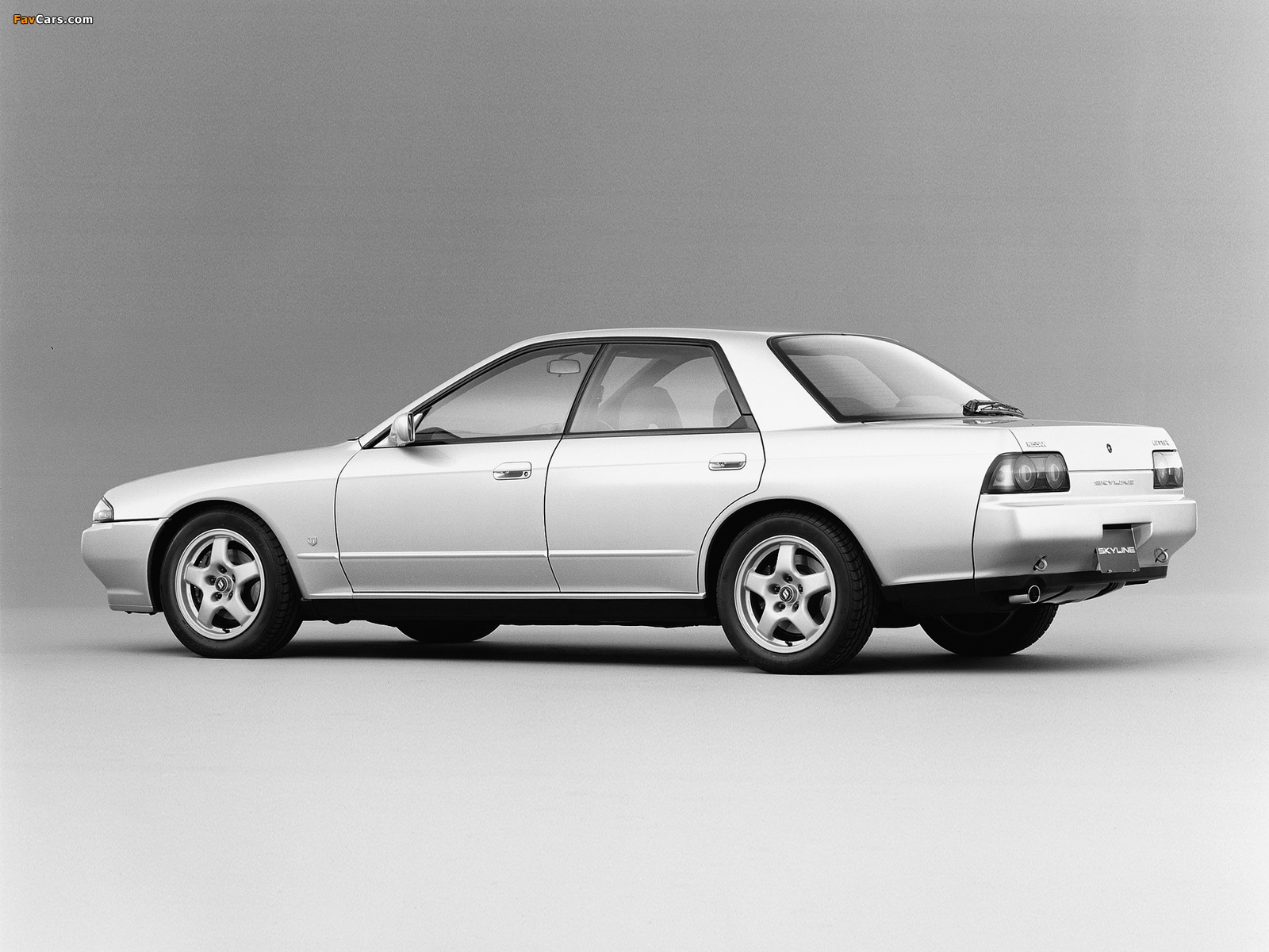 Images of Nissan Skyline GTS-T Sedan (HCR32) 1991–92 (1600 x 1200)