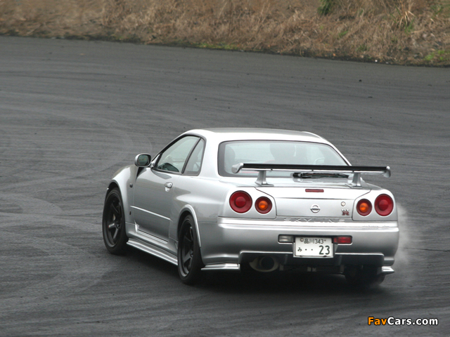 Images of Nismo Nissan Skyline GT-R Z-Tune (BNR34) 2004 (640 x 480)