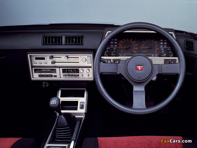 Nissan Skyline 2000 RS-X Turbo C Sedan (DR30XFS) 1984–85 photos (640 x 480)