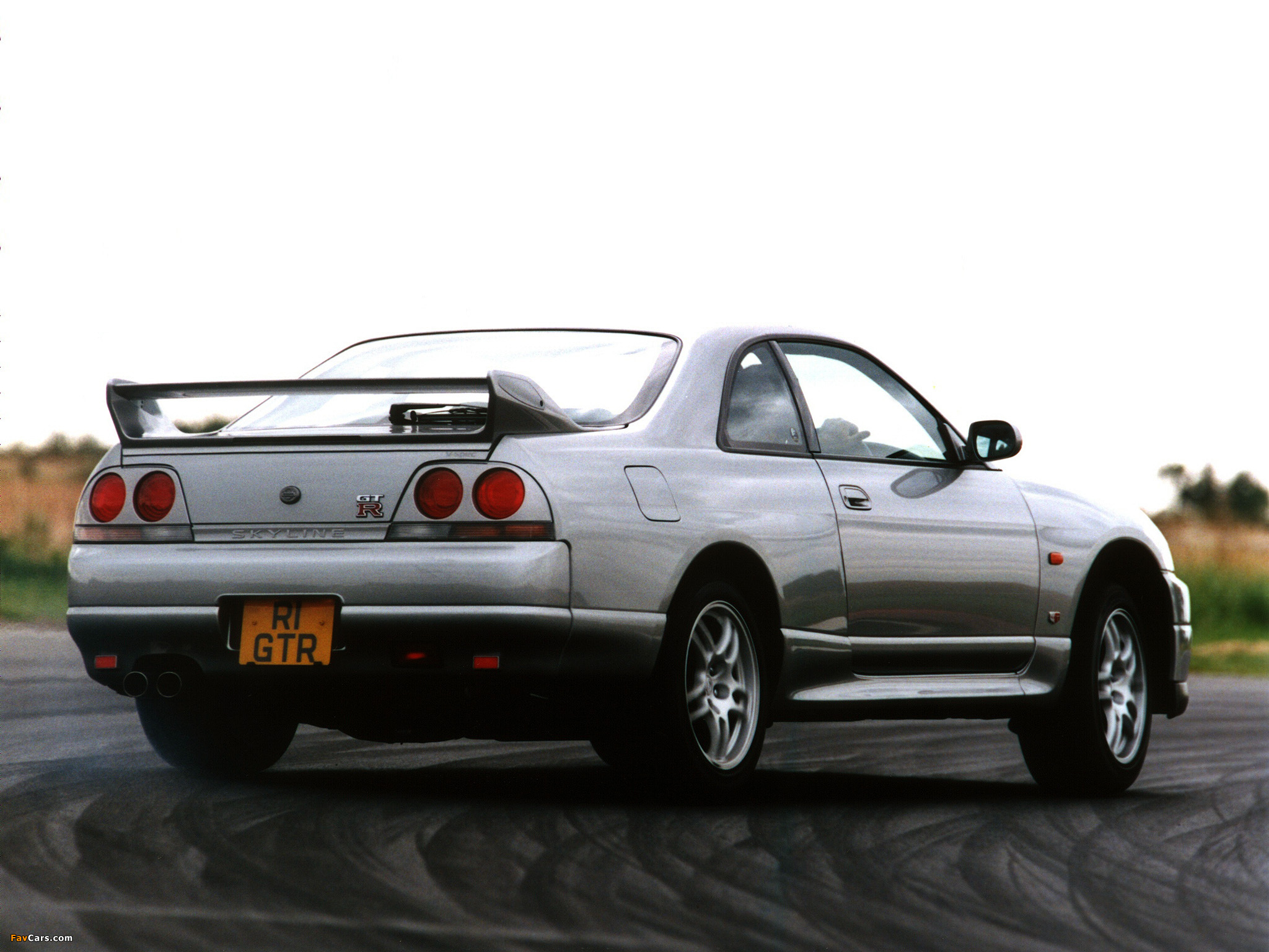 Nissan Skyline GT-R V-spec (BCNR33) 1995–98 pictures (2048 x 1536)