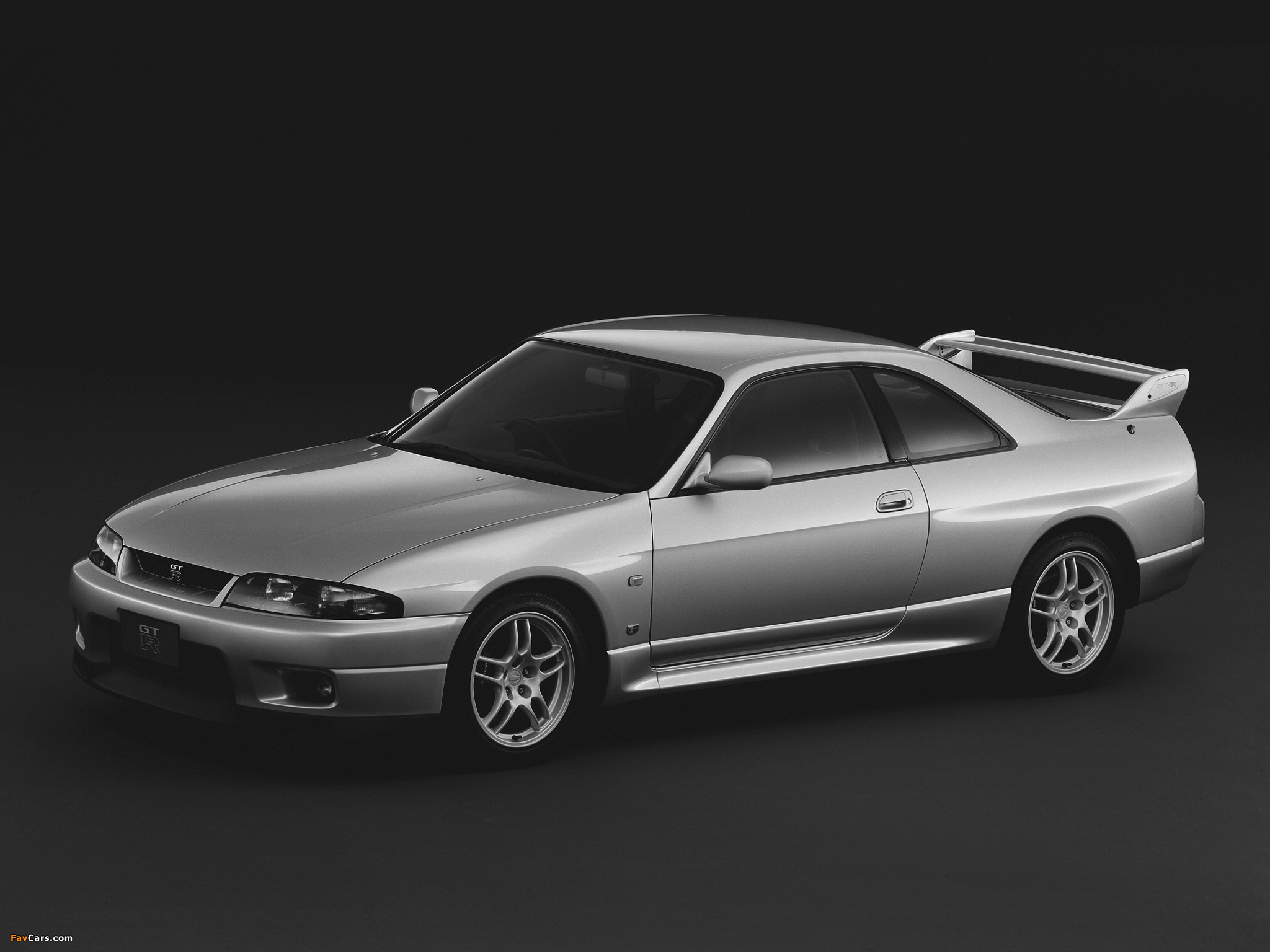 Nissan Skyline GT-R (BCNR33) 1995–98 pictures (2048 x 1536)