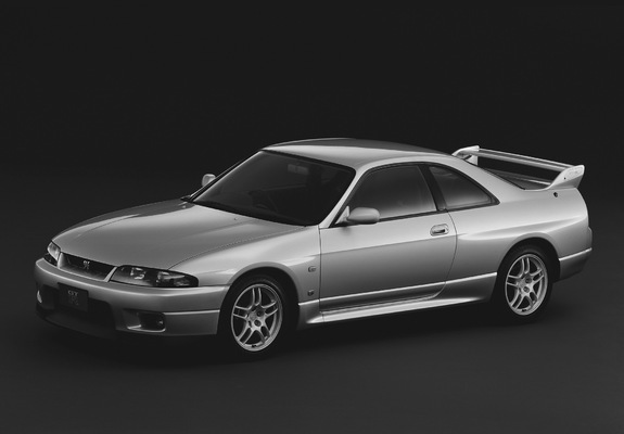 Nissan Skyline GT-R (BCNR33) 1995–98 pictures
