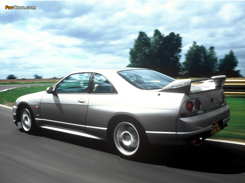 Nissan Skyline GT-R V-spec (BCNR33) 1995–98 pictures (800 x 600)