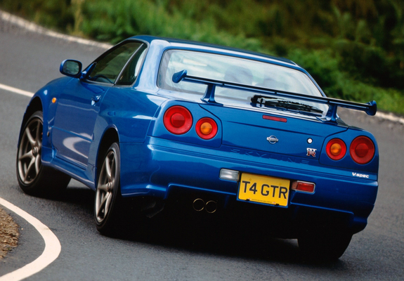Photos of Nissan Skyline GT-R V-spec (BNR34) 1999–2002