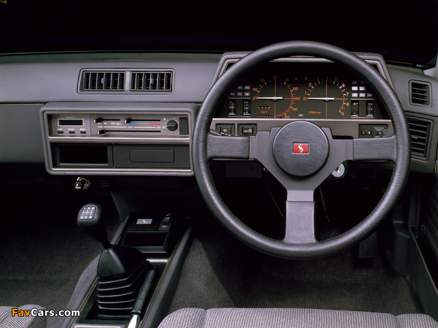 Pictures of Nissan Skyline 2000 Turbo RS Sedan (DR30JFT) 1983 (640 x 480)