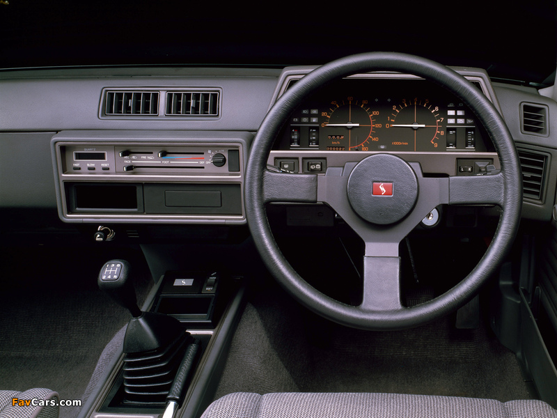 Pictures of Nissan Skyline 2000 Turbo RS Sedan (DR30JFT) 1983 (800 x 600)