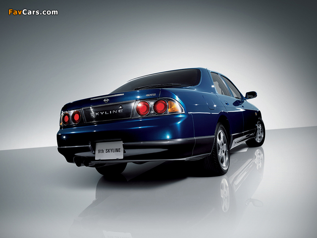 Pictures of Nissan Skyline GTS Sedan (HR33) 1993–98 (640 x 480)
