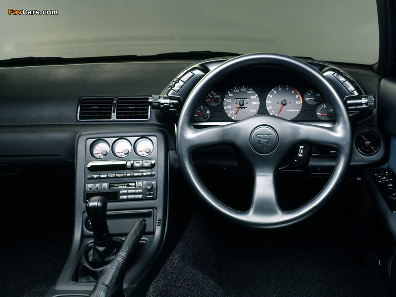 Pictures of Nissan Skyline GT-R V-spec (BNR32) 1993–94 (800 x 600)