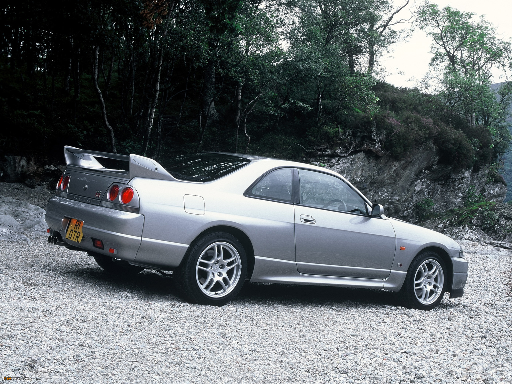 Pictures of Nissan Skyline GT-R V-spec (BCNR33) 1995–98 (2048 x 1536)