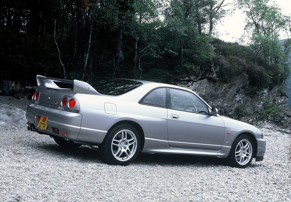 Pictures of Nissan Skyline GT-R V-spec (BCNR33) 1995–98