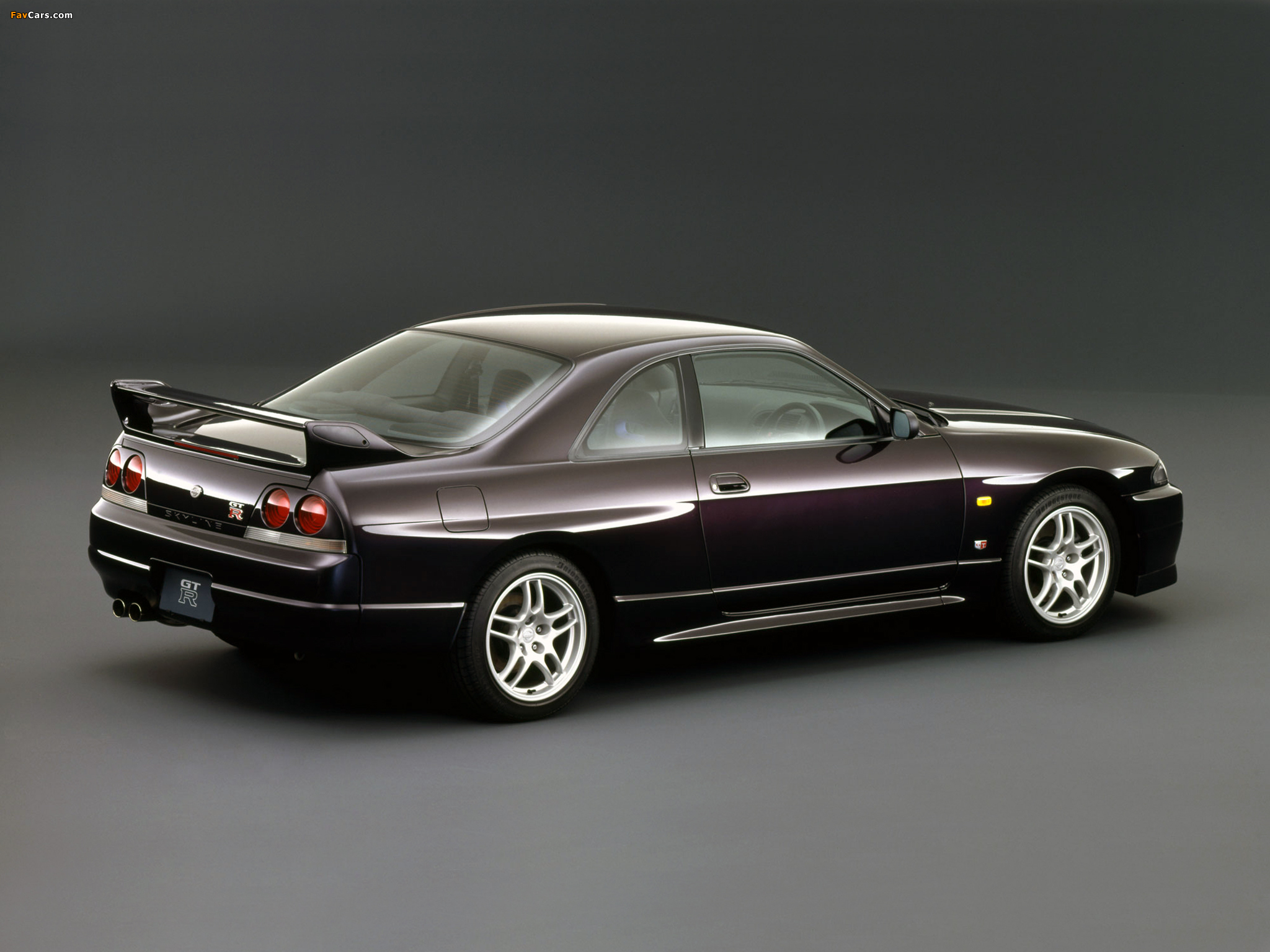 Pictures of Nissan Skyline GT-R (BCNR33) 1995–98 (2048 x 1536)