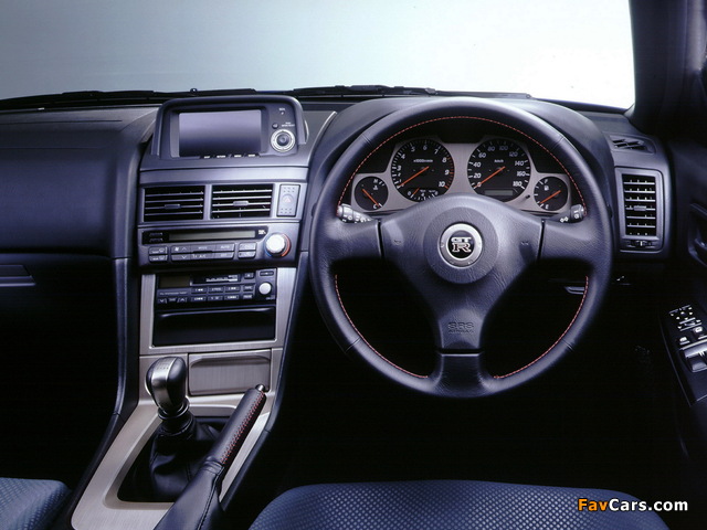 Pictures of Nissan Skyline GT-R V-spec (BNR34) 1999–2002 (640 x 480)