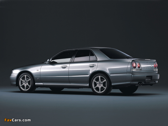 Pictures of Nissan Skyline GT Sedan (ER34) 2000–01 (640 x 480)