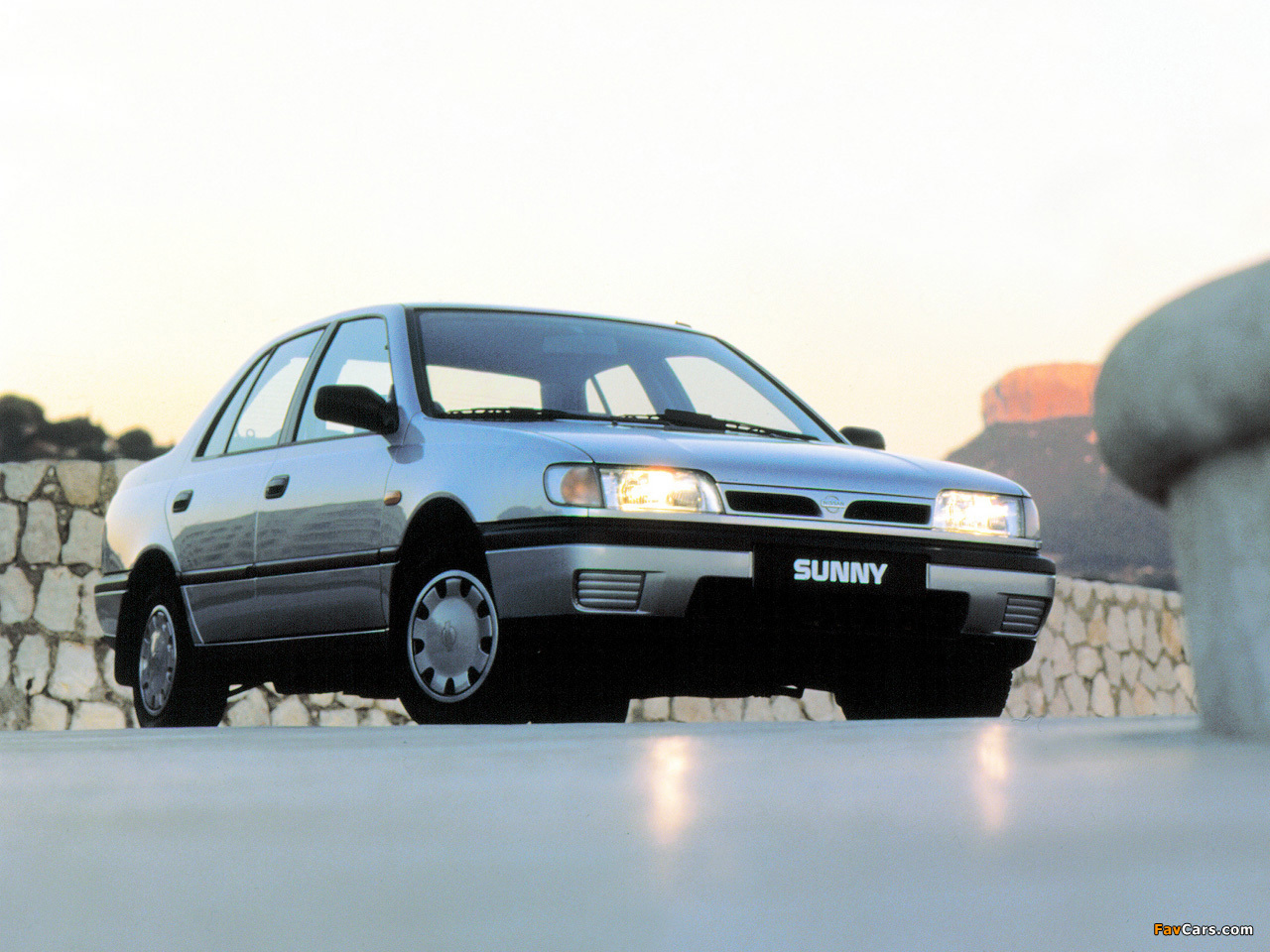 Nissan Sunny Sedan (N14) 1990–95 photos (1280 x 960)