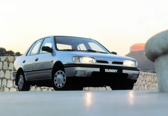 Nissan Sunny Sedan (N14) 1990–95 photos