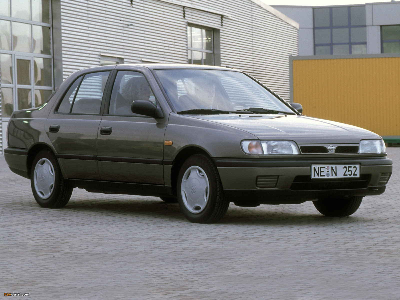 Nissan Sunny Sedan (N14) 1990–95 photos (1600 x 1200)