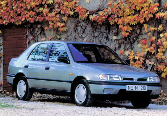 Photos of Nissan Sunny Sedan (N14) 1990–95