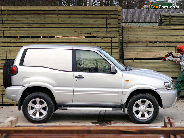 Images of Nissan Terrano II Van UK-spec (R20) 1999–2006 (640 x 480)