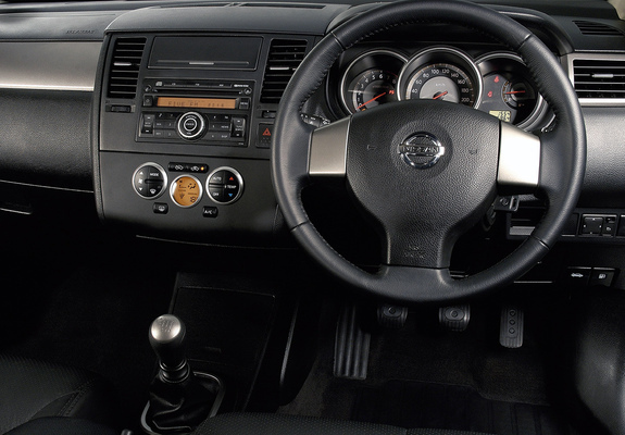 Images of Nissan Tiida Hatchback ZA-spec (C11) 2004–08