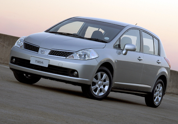 Nissan Tiida Hatchback ZA-spec (C11) 2004–08 images