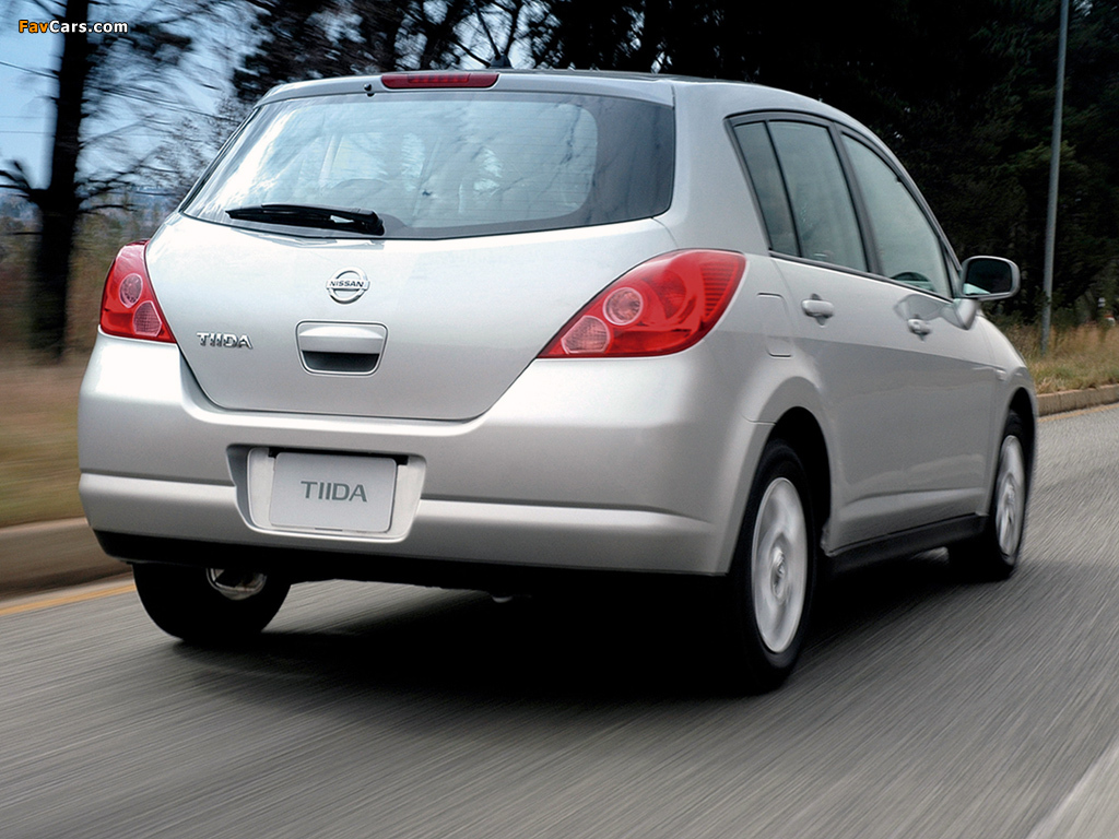Nissan Tiida Hatchback ZA-spec (C11) 2004–08 images (1024 x 768)