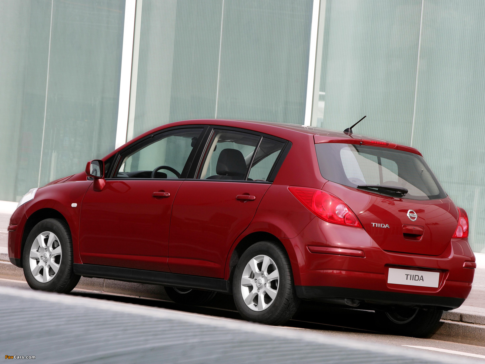 Nissan Tiida Hatchback (C11) 2007–10 images (1600 x 1200)