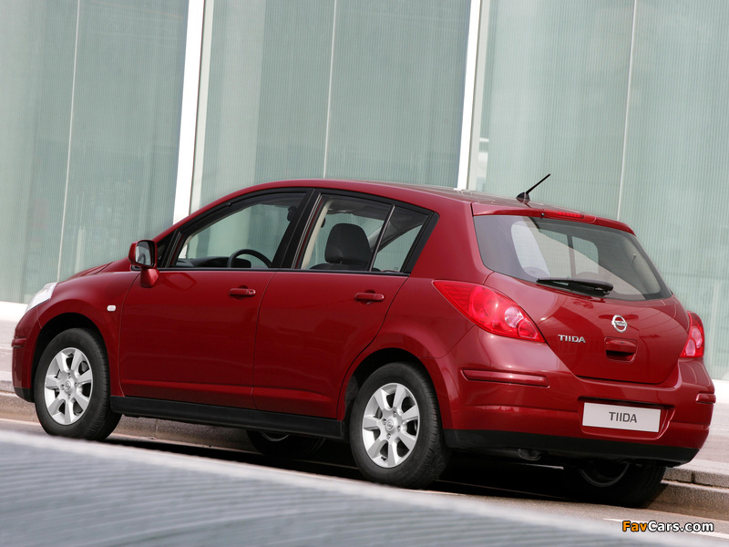 Nissan Tiida Hatchback (C11) 2007–10 images (800 x 600)