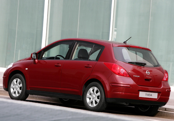 Nissan Tiida Hatchback (C11) 2007–10 images