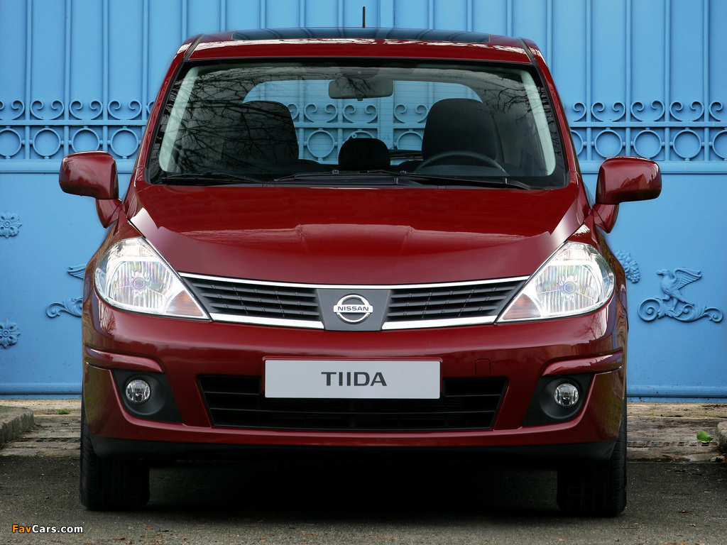 Nissan Tiida Hatchback (C11) 2007–10 pictures (1024 x 768)