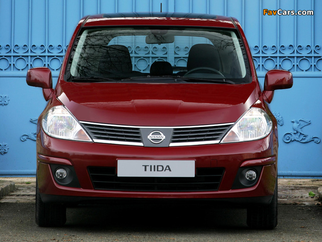 Nissan Tiida Hatchback (C11) 2007–10 pictures (640 x 480)