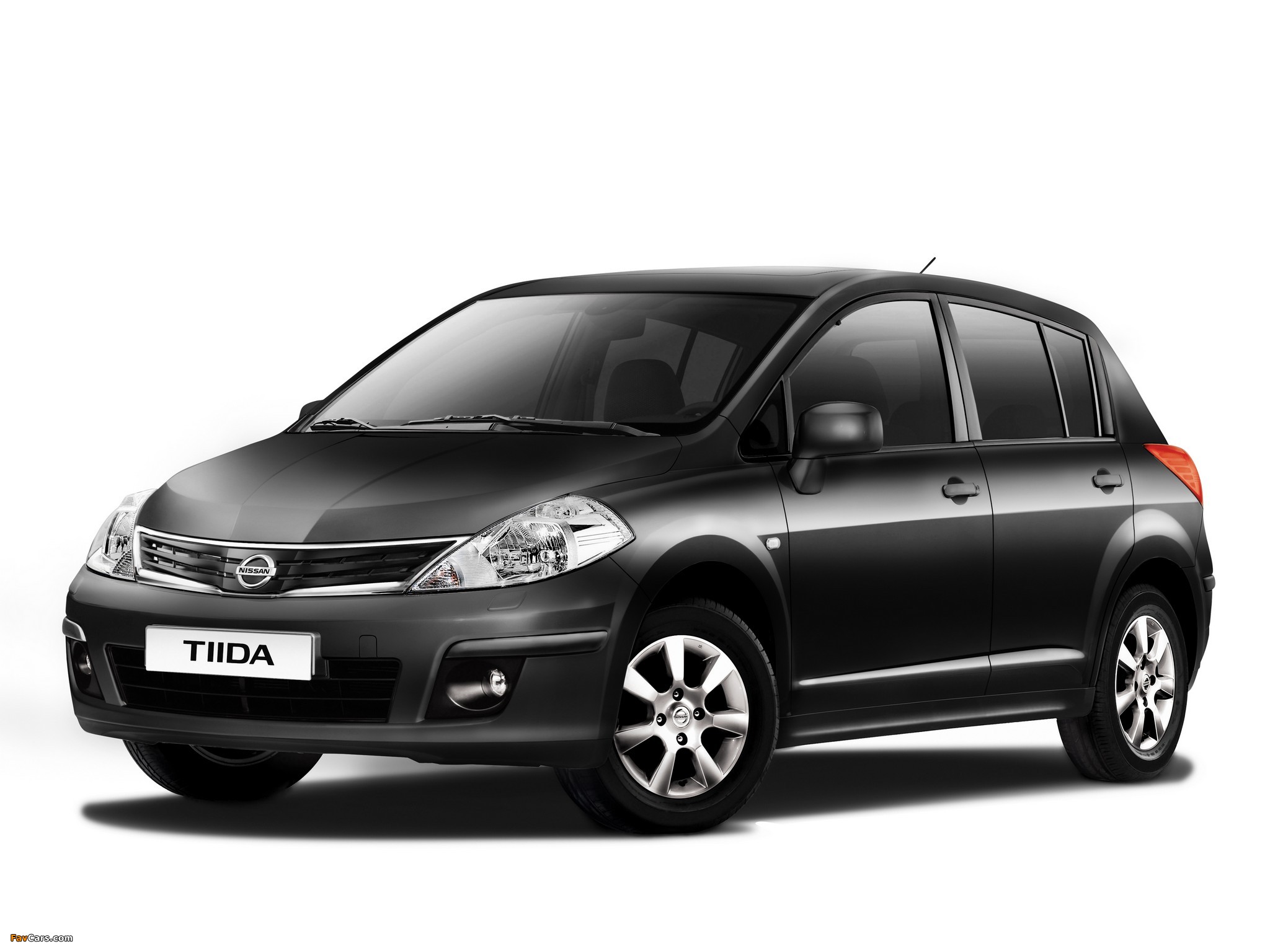 Nissan Tiida Hatchback (C11) 2010 pictures (2048 x 1536)